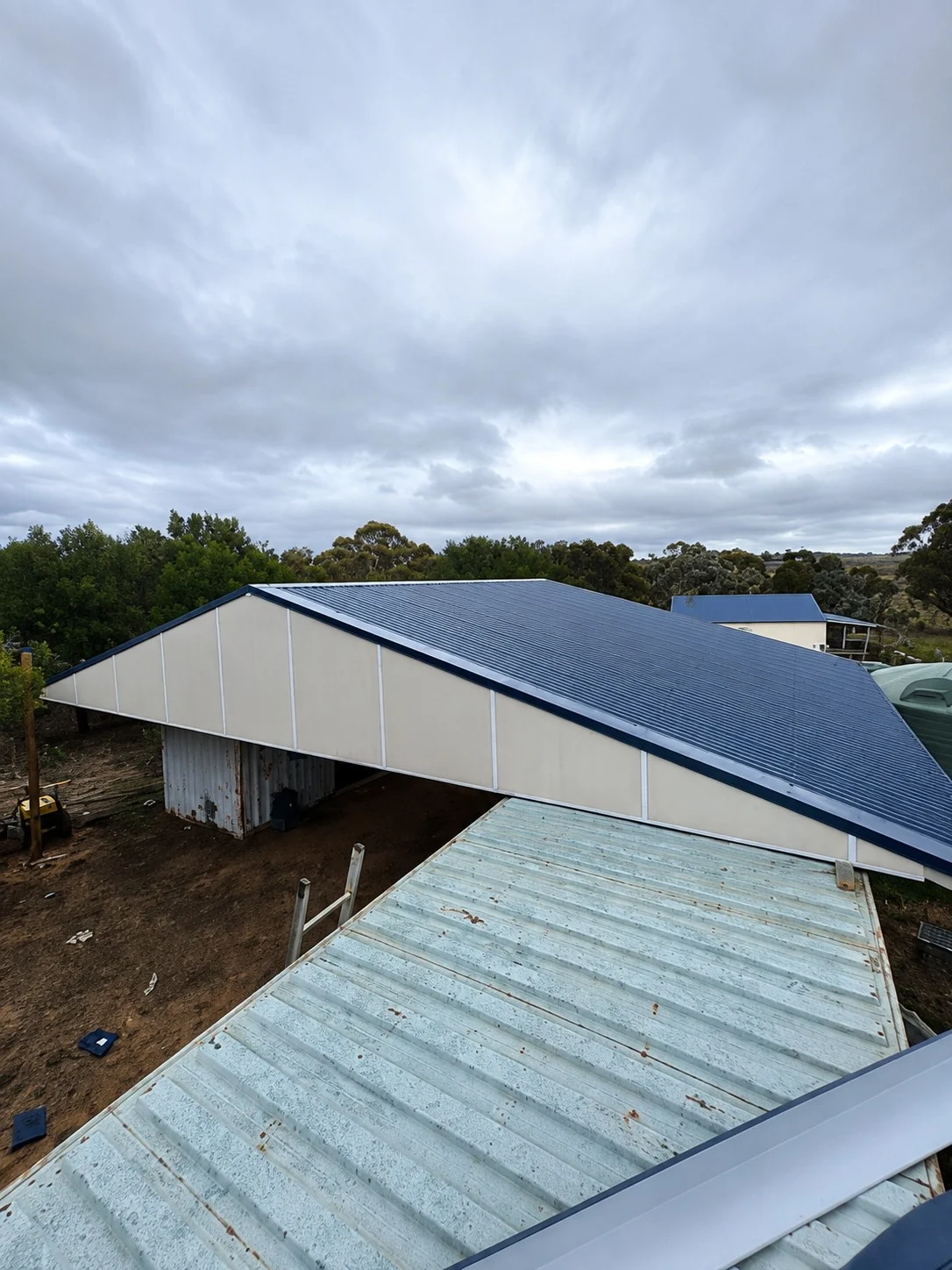 Roof frame and sheeting installation on a Canberra shed